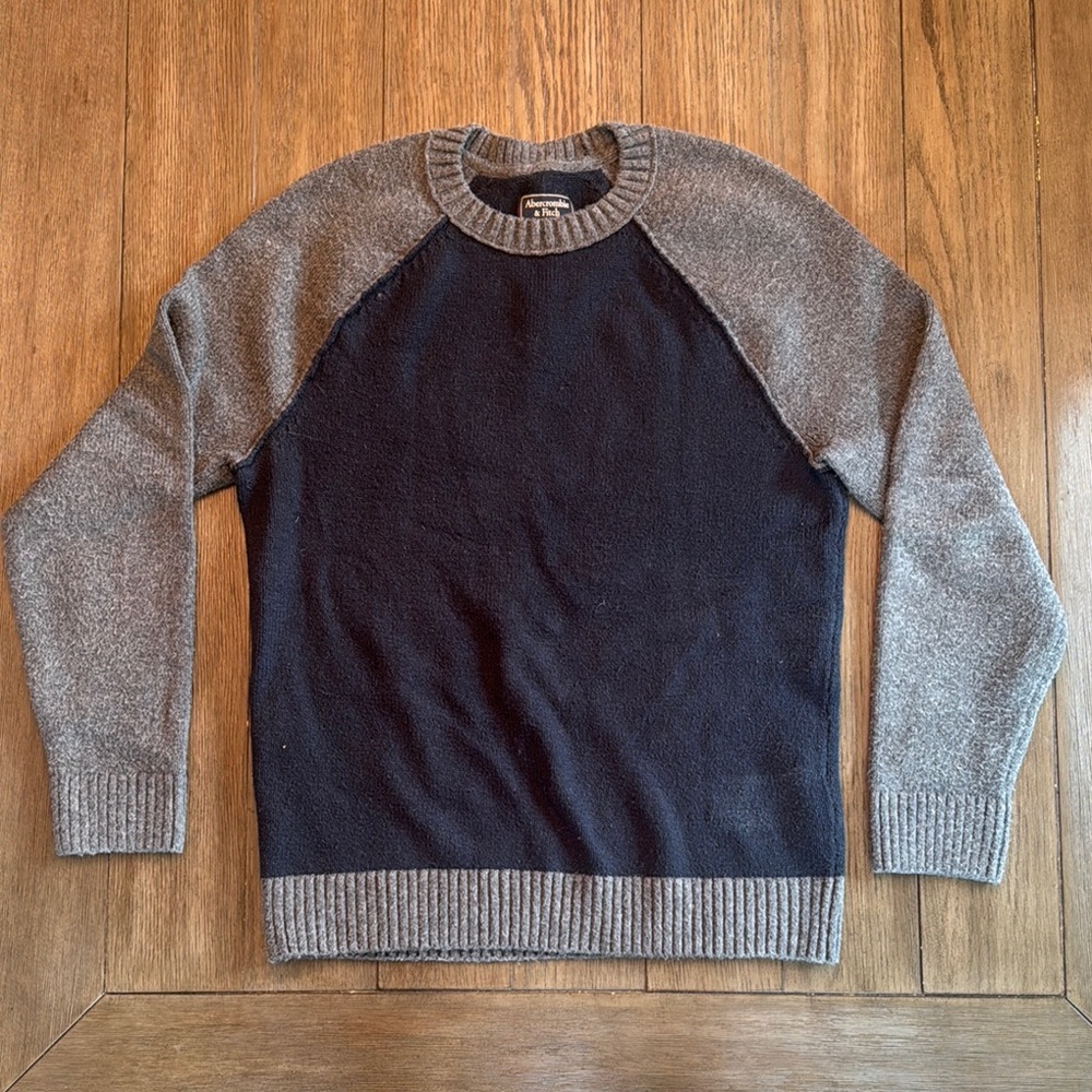 Abercrombie & Fitch Gray and Blue Crewneck Sweater